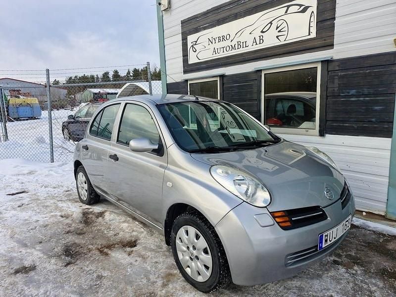 Begagnad Nissan Micra 65 HK (47 kW) 2005 Silver Halvkombi
