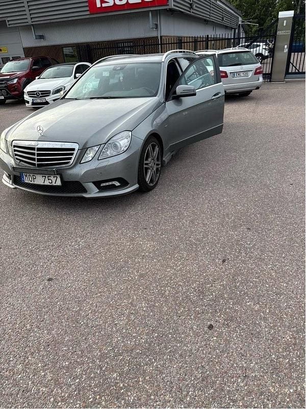 Silver Begagnad 2011 Mercedes E350 AMG Kombi | 43 000 kr - Bild 1/4