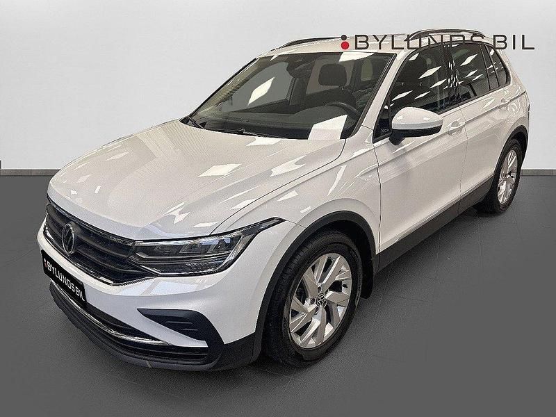 Vit Begagnad 2021 VW Tiguan SUV | 279 000 kr (Marknadspris) - Bild 1/4