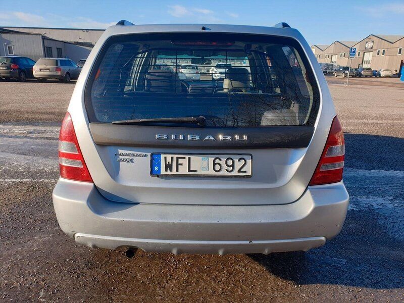 Begagnad Subaru Forester 126 HK (92 kW) 2005 Silver SUV