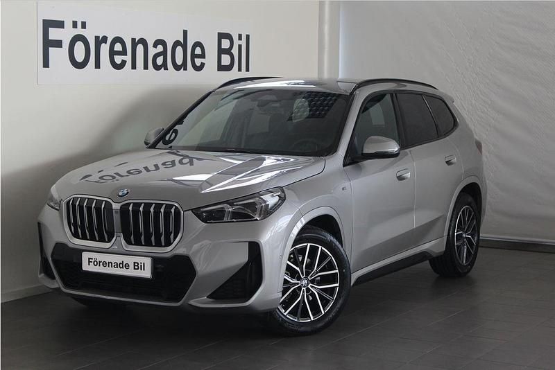 Grå Begagnad 2025 BMW X1 M Sport SUV | 429 000 kr (Lite dyr) - Bild 1/4