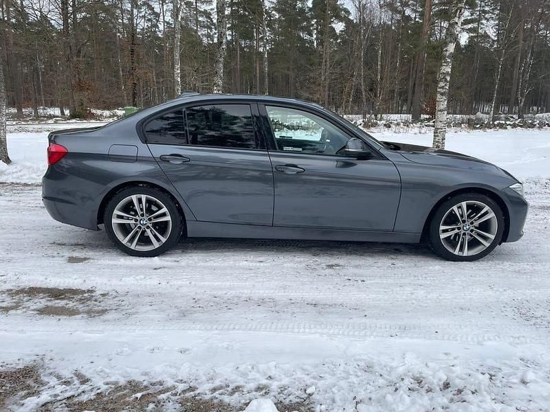 Begagnad BMW 320 184 HK (135 kW) 2012 Sedan