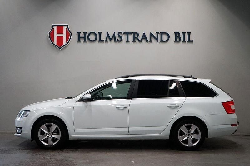 Vit Begagnad 2016 Skoda Octavia Ambition Kombi | 119 900 kr (Marknadspris) - Bild 1/4
