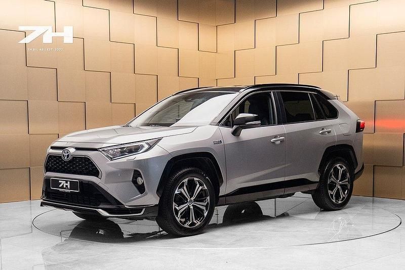 Grå Begagnad 2021 Toyota RAV4 Hybrid Style SUV | 389 000 kr (Bra pris) - Bild 1/4