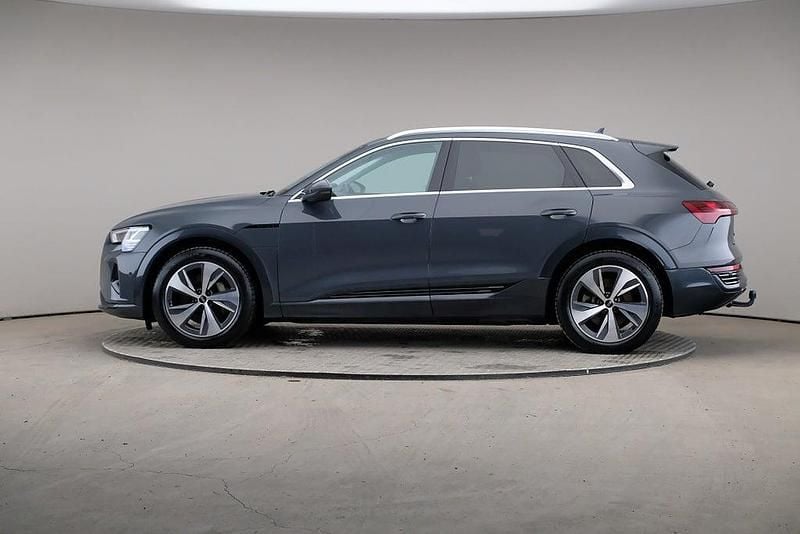 Begagnad Audi Q8 e-tron Proline 300 kW (408 HK) 2023 Magnet grey SUV