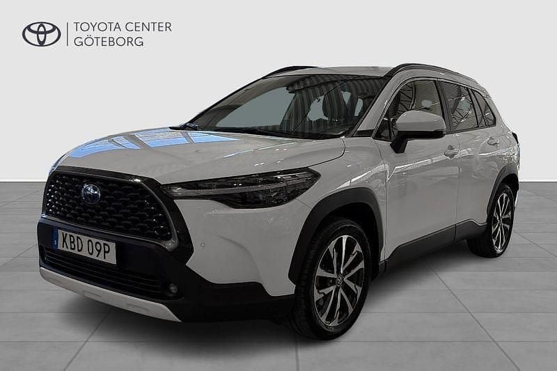 Begagnad Toyota Corolla Cross Style 200 HK (147 kW) 2022 Vit SUV