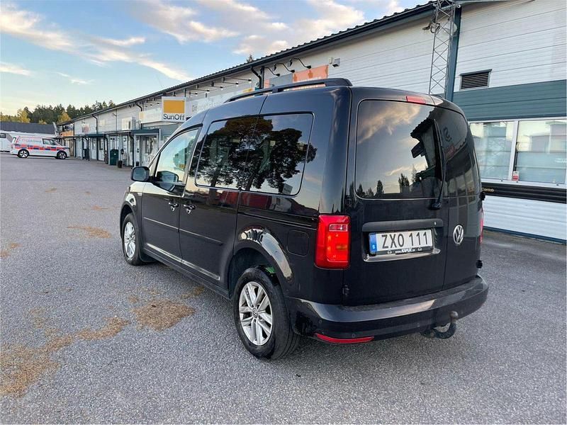 Svart Begagnad 2020 VW Caddy Minibuss | 220 000 kr (Marknadspris) - Bild 1/4