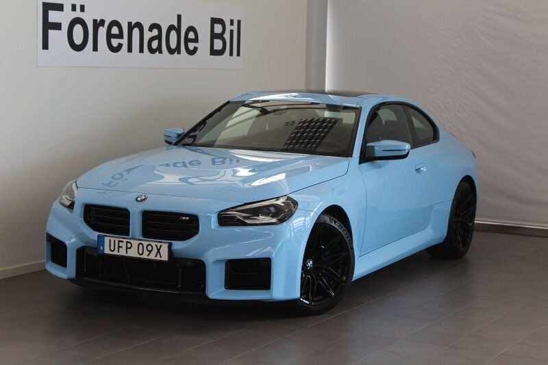Blå Begagnad 2023 BMW M2 Shadowline Sportkupé | 709 000 kr (Bra pris) - Bild 1/4