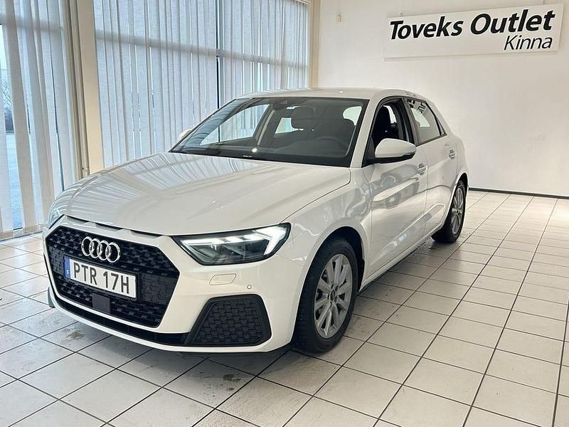 Vit Ny 2025 Audi A1 Sportback Proline Halvkombi | 219 900 kr (Bra pris) - Bild 1/4