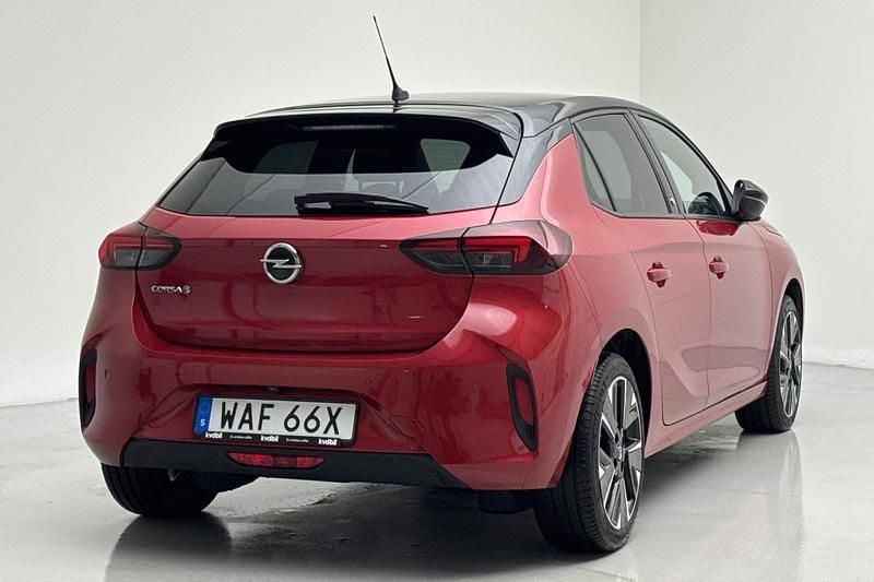 Begagnad Opel Corsa-e 100 kW (136 HK) 2023 Röd Halvkombi