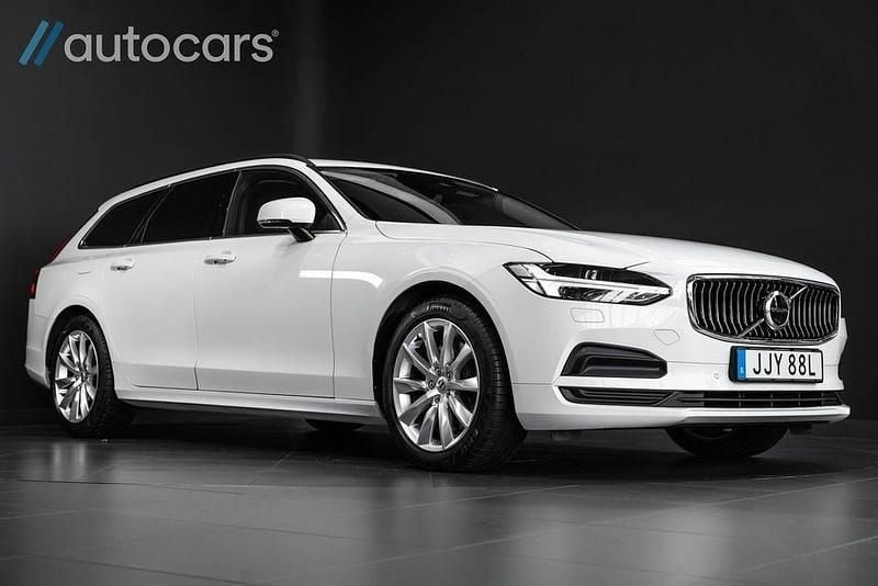 Begagnad Volvo V90 Momentum 197 HK (144 kW) 2021 Vit Kombi