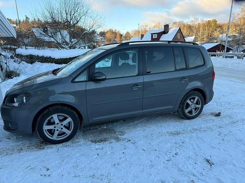 Begagnad 2015 VW Touran Minibuss | 98 000 kr (Superpris) - Bild 1/4