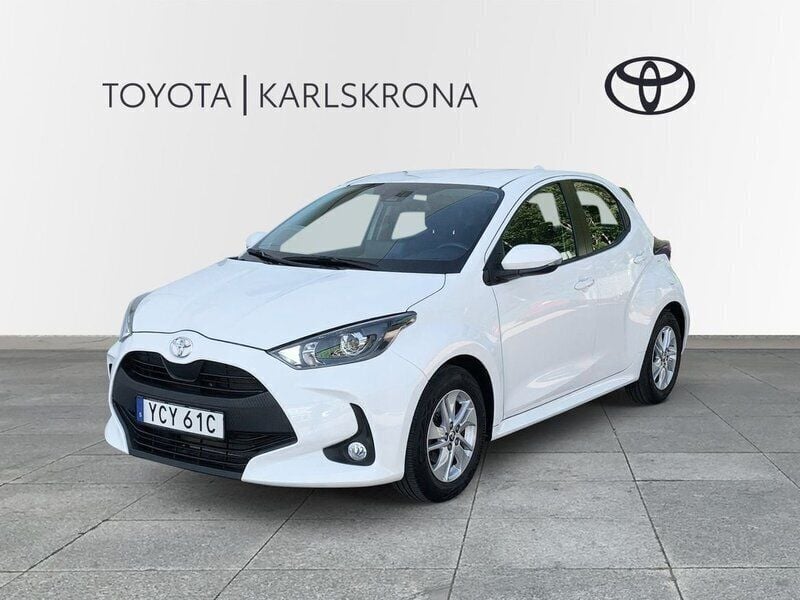Vit Begagnad 2021 Toyota Yaris Active Halvkombi | 199 000 kr (Dyr) - Bild 1/3