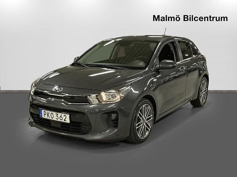 Grå Begagnad 2017 Kia Rio Launch Edition Halvkombi | 129 900 kr (Lite dyr) - Bild 1/4