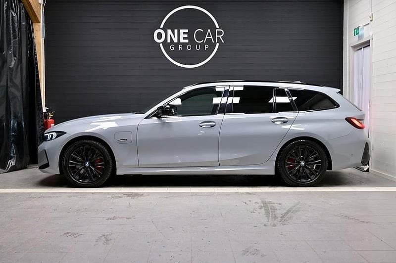 Begagnad BMW 330e M Sport 184 HK (135 kW) 2022 Grå Kombi