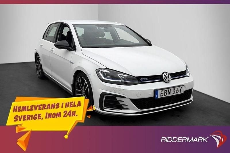 Begagnad VW Golf VIII GTE 204 HK (150 kW) 2020 Vit Halvkombi