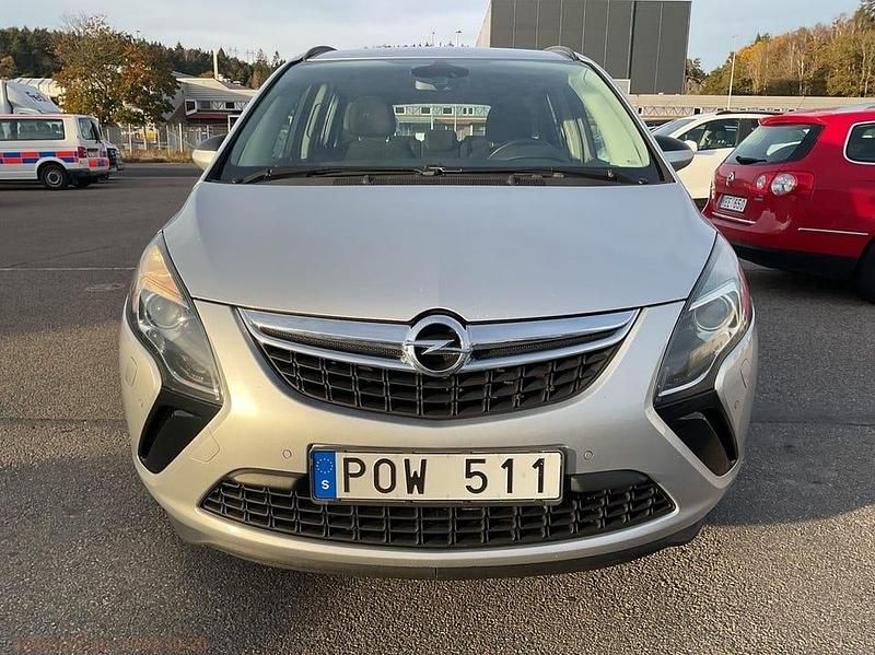 Begagnad Opel Zafira 136 HK (100 kW) 2013 Grå Minibuss