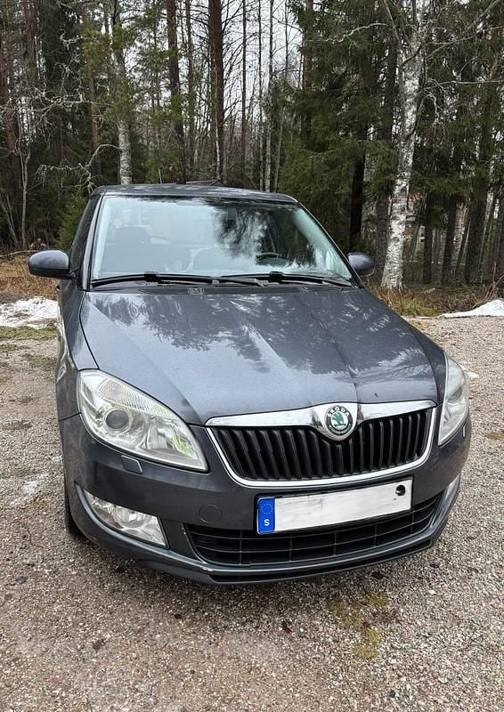 Begagnad 2013 Skoda Fabia Halvkombi | 32 000 kr (Marknadspris) - Bild 1/4