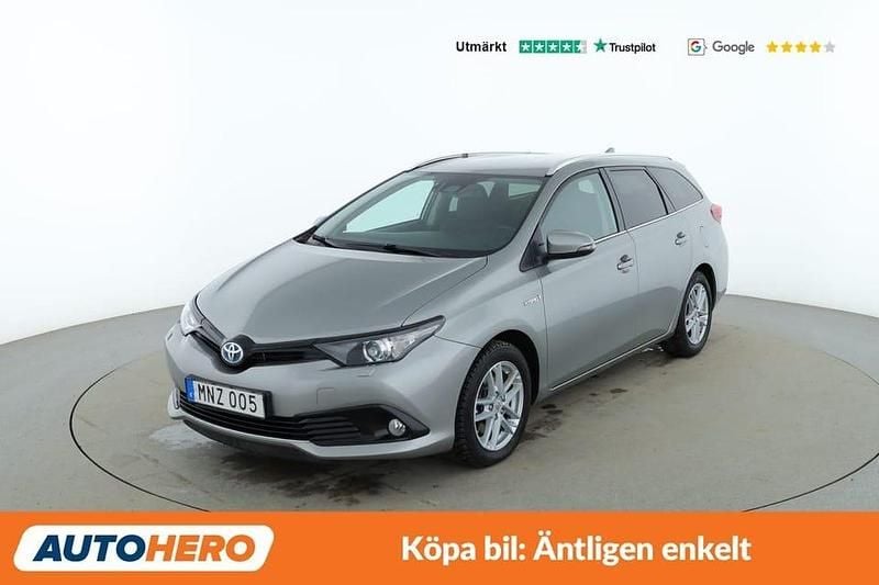 Grå Begagnad 2018 Toyota Auris Touring Sports Kombi | 169 000 kr (Marknadspris) - Bild 1/4
