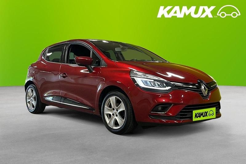 Red atacama Begagnad 2018 Renault Clio IV Halvkombi | 99 800 kr (Marknadspris) - Bild 1/4