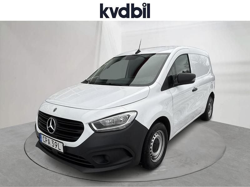 Vit Begagnad 2023 Mercedes Citan 112 Pickup | 219 000 kr (Bra pris) - Bild 1/3