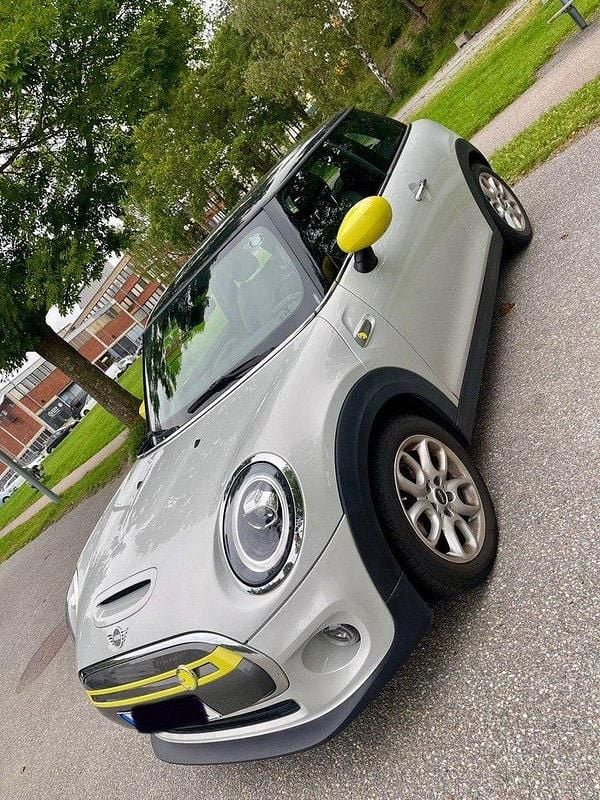 Silver Begagnad 2020 Mini Cooper SE Halvkombi | 169 999 kr (Marknadspris) - Bild 1/4