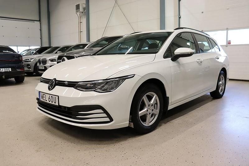 Begagnad VW Golf VIII 131 HK (96 kW) 2022 Vit Kombi