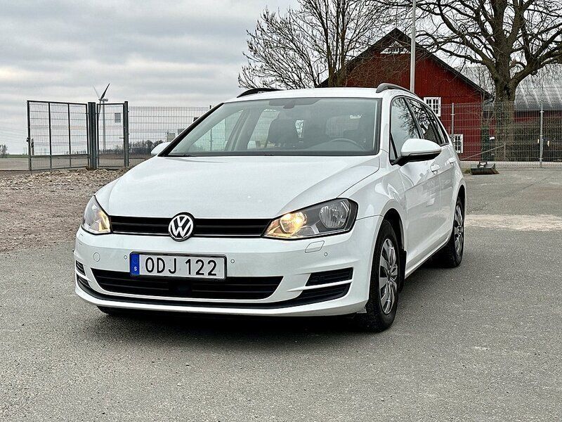 Vit Begagnad 2016 VW Golf VII Kombi | 129 000 kr (Lite dyr) - Bild 1/4