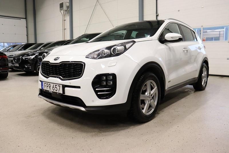 Vit Begagnad 2016 Kia Sportage GT-Line SUV | 199 700 kr (Marknadspris) - Bild 1/4