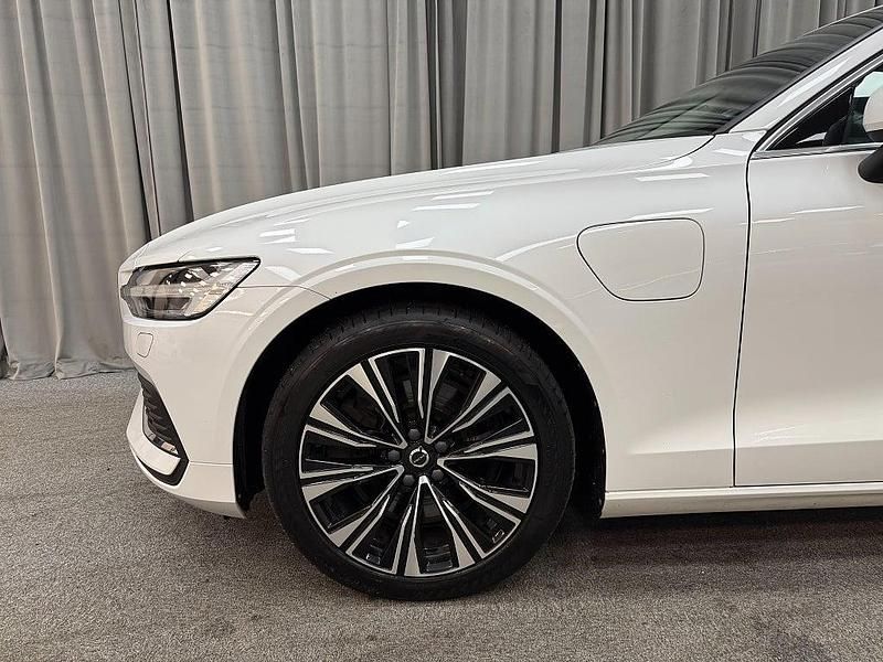 Begagnad Volvo V60 253 HK (186 kW) 2022 Vit Kombi