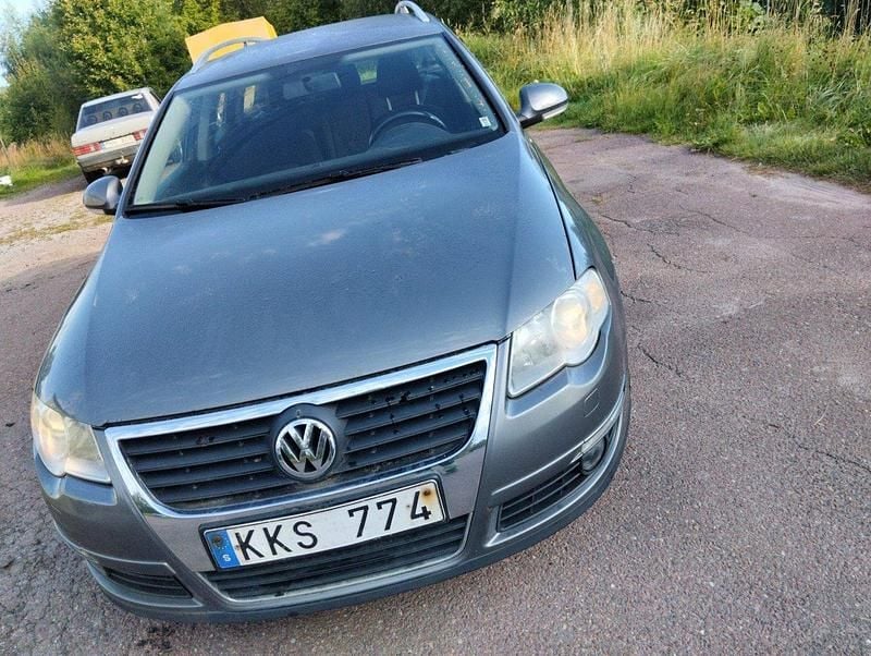 Grå Begagnad 2008 VW Passat Sportline Kombi | 8 027 kr (Superpris) - Bild 1/4
