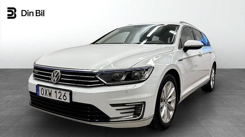 Vit Begagnad 2018 VW Passat GTE Kombi | 224 900 kr (Marknadspris) - Bild 1/4
