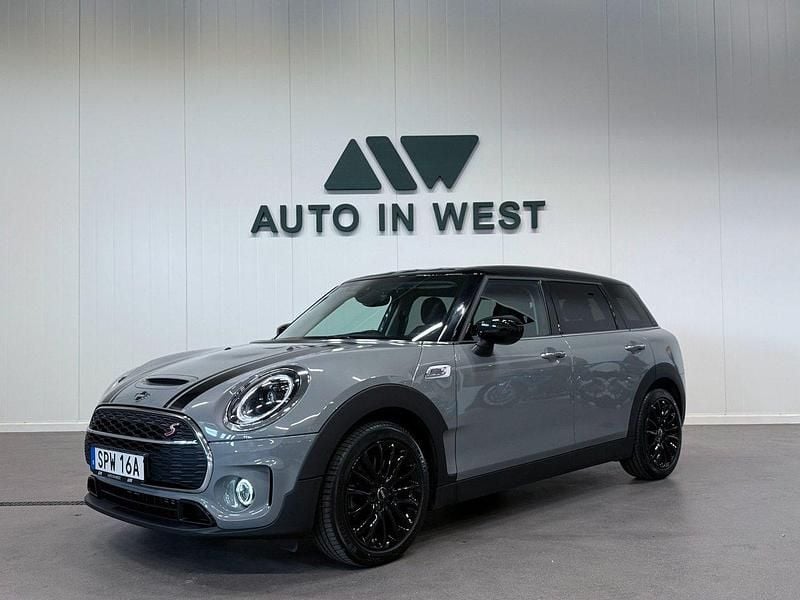 Grå Begagnad 2023 Mini Clubman Kombi | 309 900 kr (Marknadspris) - Bild 1/4