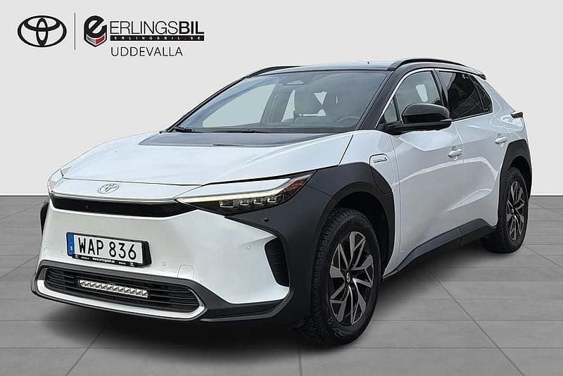 Begagnad Toyota bZ4X Executive 252 kW (343 HK) 2023 Vit SUV