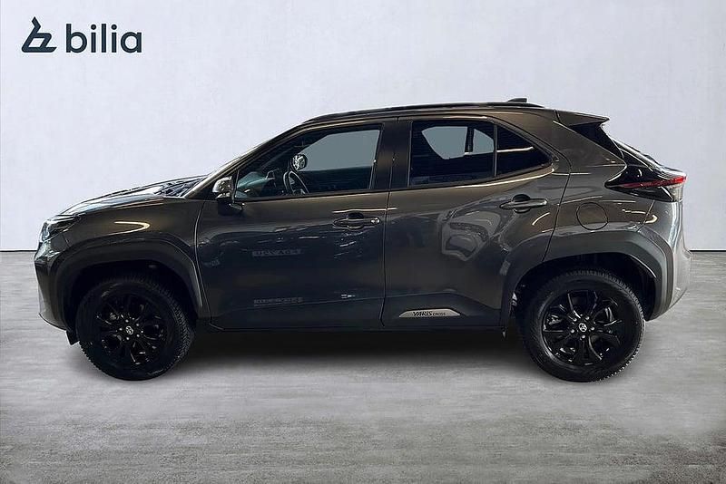 Begagnad Toyota Yaris Cross Active 117 HK (86 kW) 2024 Mörkgrå SUV