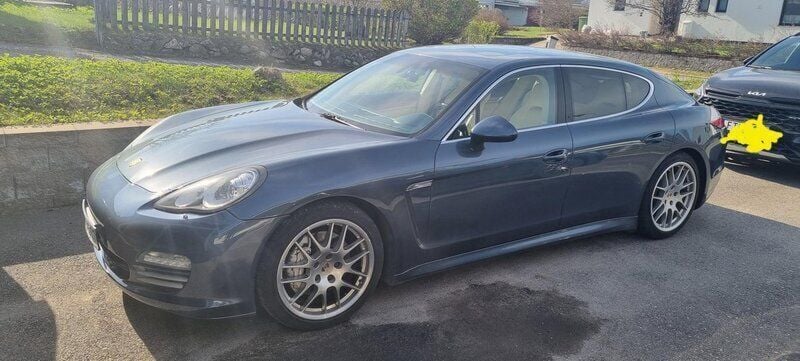 Blå Begagnad 2012 Porsche Panamera 4S Sport Sedan | 225 000 kr (Marknadspris) - Bild 1/4