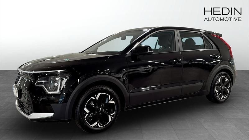 Svart (black) Begagnad 2024 Kia e-Niro SUV | 462 375 kr - Bild 1/4