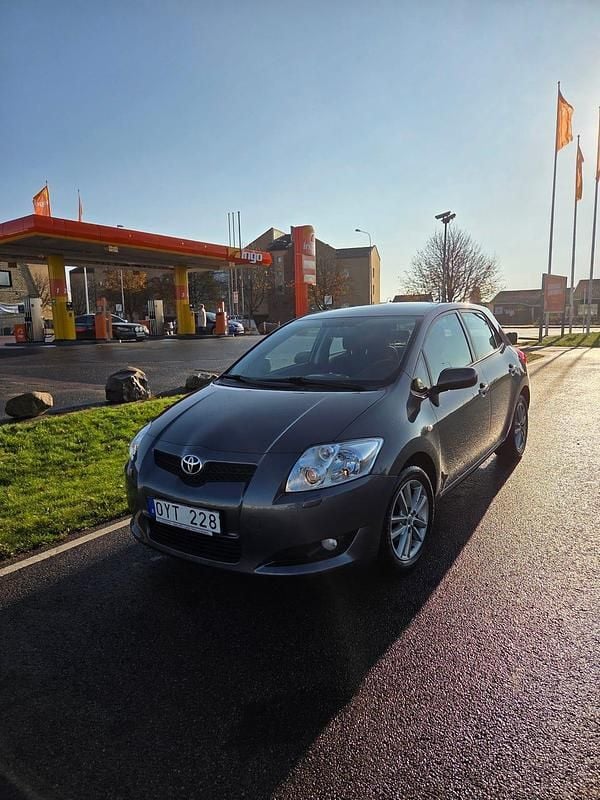 Begagnad Toyota Auris 124 HK (91 kW) 2009 Halvkombi