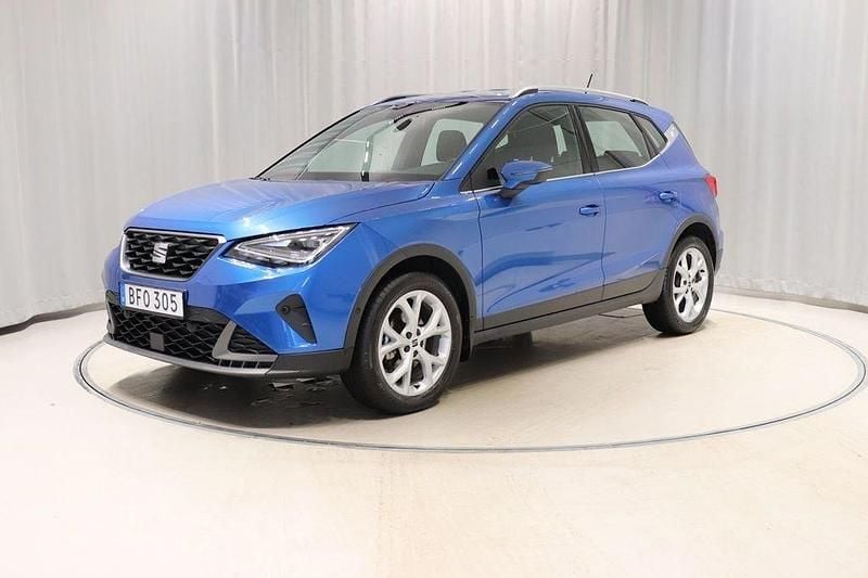 Ljusblå Begagnad 2024 Seat Arona FR SUV | 209 900 kr (Marknadspris) - Bild 1/4