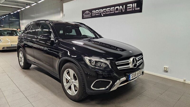 Svart Begagnad 2015 Mercedes GLC220 AMG SUV | 264 900 kr (Bra pris) - Bild 1/4