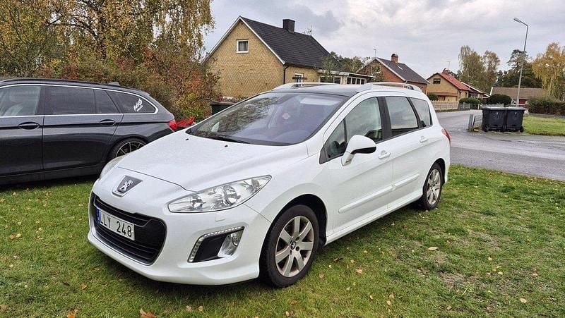 Vit Begagnad 2012 Peugeot 308 Kombi | 41 500 kr (Marknadspris) - Bild 1/4