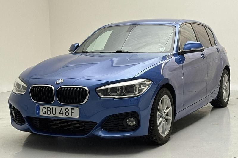 Blå Begagnad 2019 BMW 118 M Sport Halvkombi | 168 000 kr (Bra pris) - Bild 1/4
