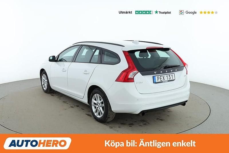 Begagnad Volvo V60 Kinetic 154 HK (113 kW) 2017 Vit Kombi