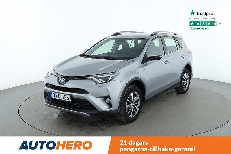 Silver Begagnad 2017 Toyota RAV4 Hybrid SUV | 225 000 kr (Bra pris) - Bild 1/4