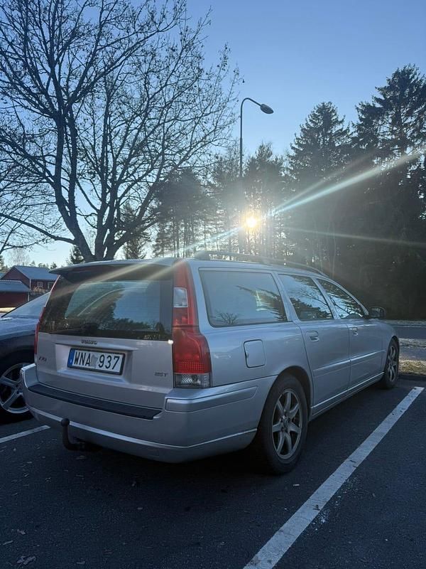 Begagnad 2005 Volvo V70 Kombi | 25 000 kr (Marknadspris) - Bild 1/4