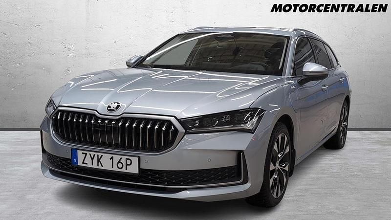 Silver Begagnad 2024 Skoda Superb Kombi | 489 000 kr - Bild 1/2