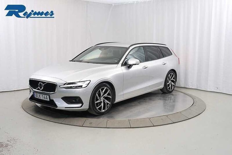 Silver (bright silver met) Begagnad 2019 Volvo V60 Momentum Kombi | 294 800 kr (Marknadspris) - Bild 1/4