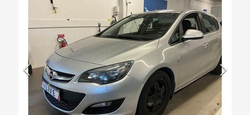 Grå Begagnad 2014 Opel Astra Active Halvkombi | 49 900 kr (Superpris) - Bild 1/4