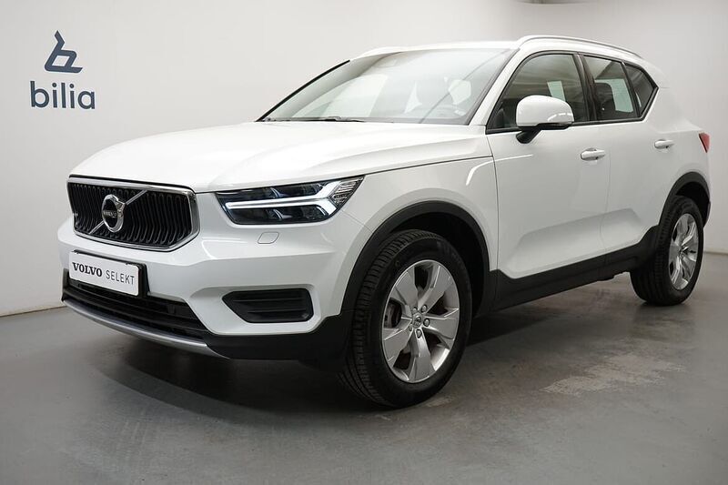 Vit Begagnad 2022 Volvo XC40 Momentum SUV | 319 900 kr (Marknadspris) - Bild 1/3