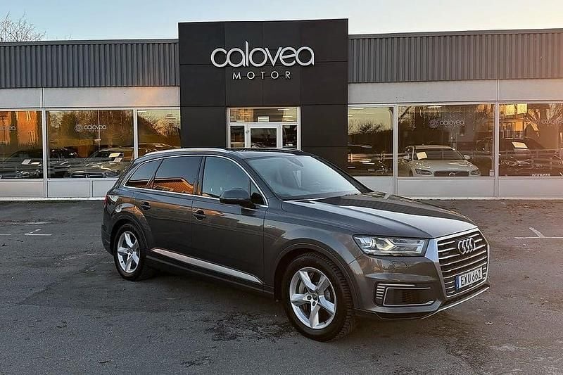Grå Begagnad 2018 Audi Q7 S-Line SUV | 349 900 kr (Superpris) - Bild 1/4